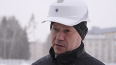 Андрей Травников: «У жителей Академгородка трепетное отношение к зеленым насаждениям, и это правильно. Необходимо применить самые надежные технологии для сохранения деревьев, вплоть до защиты их стволов специальными кожухами». Фото: nso.ru