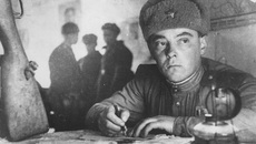 Родственники бережно хранят солдатские письма с фронта. Фото: russiainphoto