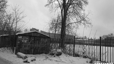 Эти железные гаражи рядом с лицеем информационных технологий (ул. Римского-Корсакова, 13) скоро снесут, как и остальные. Главное, чтобы в бюджете города и районов, где расположены эти ржавые развалюхи, хватило средств на демонтаж. Фото: Эльвира Новикова