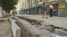 На улице Титова в этом году прошел комплексный капитальный ремонт: обновлен асфальт на дорогах и тротуарах. Хорошо? Хотелось бы больше. Фото:
архив ИД «Советская Сибирь»