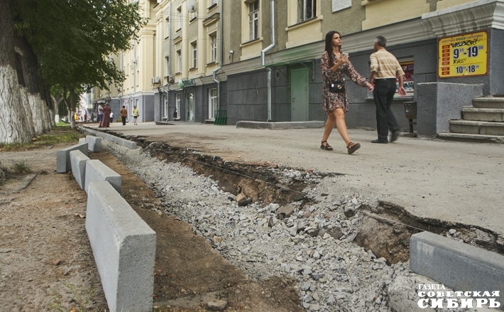 На улице Титова в этом году прошел комплексный капитальный ремонт: обновлен асфальт на дорогах и тротуарах. Хорошо? Хотелось бы больше. Фото:
архив ИД «Советская Сибирь»