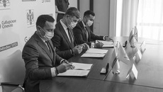 Ожидается, что благодаря подписанному соглашению к концу 2024 года доля вторсырья при выпуске стеклобутылки составит не менее 40 процентов, это обеспечит сокращение выбросов углекислого газа и потребления электроэнергии. Фото: nso.ru