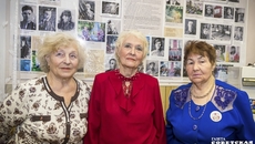 На снимке слева направо: Людмила Федоровна Татуйко, ответственный секретарь совета НООВО «Дети войны»; Ирина Петровна Еремчук, председатель совета НООВО «Дети войны»; Зинаида Александровна Костяева, председатель комитета НООВО «Дети войны» Центрального района Новосибирска. Фото: Андрей Заржецкий