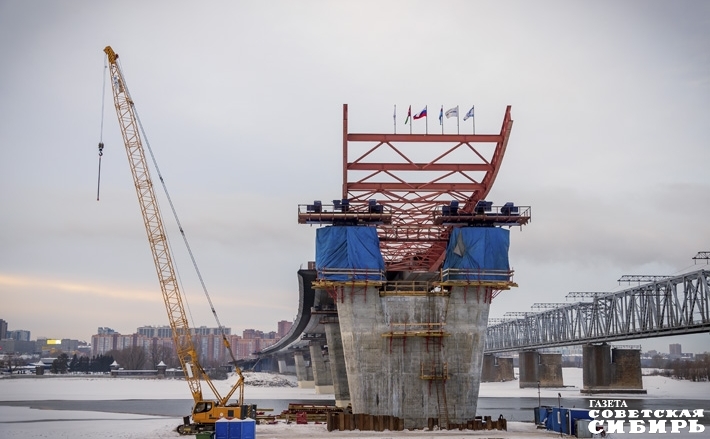 Техническая готовность всего проекта четвертого автомобильного моста через Обь к концу года должна составить не менее 45 процентов. Рабочее движение планируется открыть в декабре 2022 года. / Фото: Андрей Заржецкий