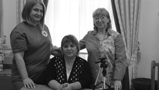 Визит в Куйбышев, октябрь 2021 года. Слева направо: председатель областного отделения Красного Креста Елена Кокорина, руководитель клуба «Пенсионеры-онлайн» Любовь Зубарева и Татьяна Тарновская. Фото: предоставлено Татьяной Тарновской