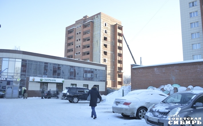 Дольщики создали ЖСК, что способствовало возобновлению строительства, но работы шли очень медленно. А когда дом попал в кандидаты на достройку с применением механизма ППК «Фонд», результат не заставил себя долго ждать. Планируется, что уже в первом квартале 2023 года собственники получат долгожданные ключи от своих квартир. Фото: Артем Тиунов
