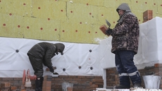 В перечень работ, выполняемых в рамках капитального ремонта, предлагается включить ремонт фасадов, чердаков и подвалов, но только по желанию жильцов. Фото: архив ИД «Советская Сибирь»