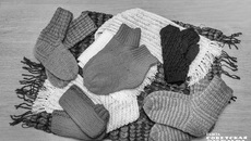 Акция закончилась, но в редакцию продолжают звонить люди. Они хотят подарить одиноким дедушкам и бабушкам теплые самодельные подарки. / Фото: Андрей Заржецкий