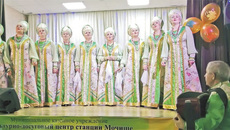 В ДК станции Мочище Новосибирского района хор пенсионеров выступает на всех праздниках. Фото: архив ИД «Советская Сибирь»