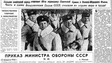 Старший лейтенант Горшков с воинами взвода (слева направо): рядовой Ю. Смирнов, старший сержант Ю. Парфенов, рядовой Т. Огоновский, сержант К. Акялис, рядовой Лийсос. / Фото: архив газеты «Советская Сибирь» на сайте НГОНБ