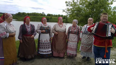 Известный на весь район и за его пределами фольклорный ансамбль «Калиновка» из села Гусельниково. / Фото: архив ИД «Советская Сибирь»