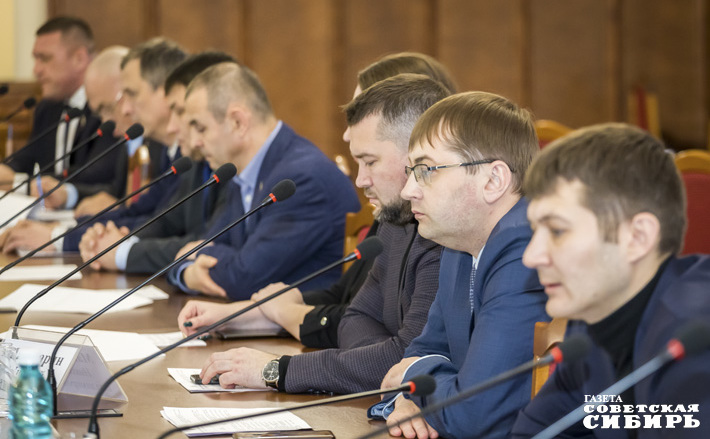Депутаты намерены выяснить, насколько планирование сбросов воды может продлить на Оби судоходный период, чтобы уточнить временной отрезок перевозки грузов. Фото: Андрей Заржецкий