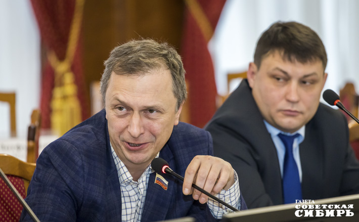 Депутатам рассказали, что в дальнейшем увеличивать вылов можно будет только за счет технологий пастбищной аквакультуры. Так уже делают на озере Сартлан. Фото: Андрей Заржецкий