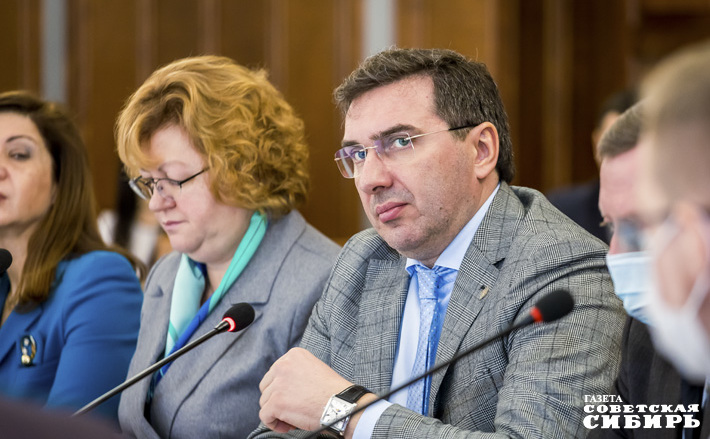 Депутаты приняли к сведению информацию, представленную руководителями минздрава и минтруда. Фото: Андрей Заржецкий