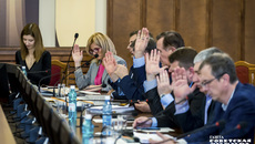 Депутаты бюджетного комитета Законодательного собрания приняли решение вынести вопрос о повышении устойчивости региональной экономики на очередную сессию. Фото: Андрей Заржецкий
