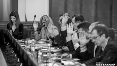 Депутаты бюджетного комитета Законодательного собрания приняли решение вынести вопрос о повышении устойчивости региональной экономики на очередную сессию. Фото: Андрей Заржецкий