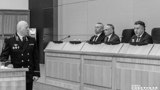 За прошедший год количество совершенных в регионе преступлений снизилось на 14 процентов, сообщил участникам сессии начальник ГУ МВД РФ по Новосибирской области Андрей Кульков. Фото: Андрей Заржецкий