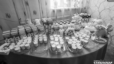 По срокам продукция хранится от 5 до 7 суток: молоко — 5, творог — 3, кисломолочка — 7. Но, как говорят на предприятии, кисломолочка может сохранять свои свойства до 14 суток, и качество не снижается. Продукция реализуется в селе и районе, но основная часть продается на городских ярмарках в Новосибирске, поставляется в детские сады и школы. Фото: Андрей Заржецкий