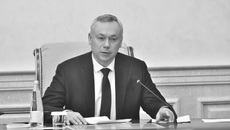 Губернатор Андрей Травников призвал регионального оператора, если уж он взял на себя ответственность, решать задачу как угодно, независимо от обстоятельств, но обеспечивать выполнение предоставления услуги по вывозу ТКО. Фото: nso.ru