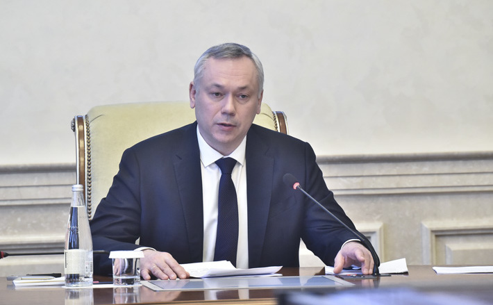 Губернатор Андрей Травников призвал регионального оператора, если уж он взял на себя ответственность, решать задачу как угодно, независимо от обстоятельств, но обеспечивать выполнение предоставления услуги по вывозу ТКО. Фото: nso.ru
