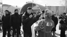 Губернатора на ярмарке «Искитимская» в Линёво, по русской традиции, встречали хлебом-солью. Фото: minrpp.nso.ru