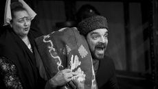 Один из самых кассовых в Новосибирске спектаклей — «Ханума» — непременно едет на «Транзит». Фото: Екатерина Кастерина