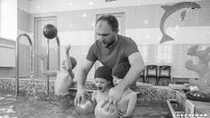 Детвора обожает плескаться в бассейне с теплой водой. Фото: Андрей Заржецкий