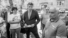 Как считают депутаты, помимо сверстанных планов ремонта, СГК нужно реагировать и на аварийные ситуации. Здесь, на Забалуева, ситуация в любой момент может выйти из-под контроля. И особенно зимой очередное ЧП недопустимо. Фото: Андрей Заржецкий