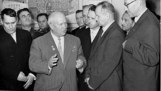 Проект будущего Академгородка представили Никите Хрущёву, на тот момент главному человеку в СССР: как он воспримет идею Михаила Лаврентьева строить высотки в городке ученых? Критика первого секретаря ЦК КПСС практически до XXI века оставила академический центр сибирской науки на уровне 4–5 этажей... Сегодня мечта основоположников Академгородка сможет воплотиться в реальность.  Фото из архива ИД «Советская Сибирь»