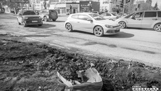 Даже в центральной части мегаполиса не так много мест, где дороги и тротуарная плитка в хорошем состоянии. Фото: архив ИД «Cоветская Cибирь»