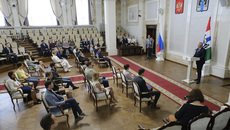Разговор губернатора Андрея Травникова с молодыми учеными получился живым и интересным. Фото: nso.ru