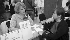 Во время работы ярмарки любой из ее посетителей мог пройти несколько собеседований и получить консультацию от специалистов по трудоустройству.  Фото: mtsr.nso.ru