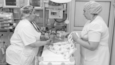 Медики встречают нас с рождения, помогают преодолеть болезни, облегчают немощь нашей старости. Фото архив ИД «Советская Сибирь»