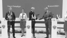 Завод по переработке рапса и льна построят на территории промышленно-логистического парка «Южный» — соглашение об этом губернатор Новосибирской области Андрей Травников подписал на площадке международного экономического форума в Санкт-Петербурге. Фото: nso.ru