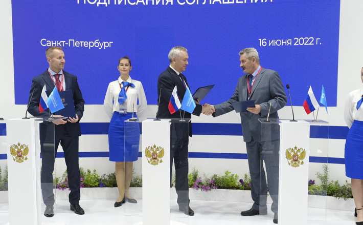 Завод по переработке рапса и льна построят на территории промышленно-логистического парка «Южный» — соглашение об этом губернатор Новосибирской области Андрей Травников подписал на площадке международного экономического форума в Санкт-Петербурге. Фото: nso.ru