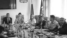 Члены бюджетного комитета Заксобрания обсудили исполнение бюджета-2021 — по мнению парламентариев, полученный профицит можно было бы использовать для решения социальных проблем. Фото: Андрей Заржецкий