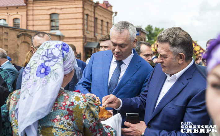 Почетных гостей куйбышевцы встречали хлебом-солью и яркими культурными и спортивными зрелищами. Фото: Андрей Заржецкий