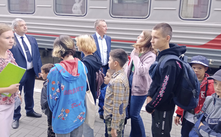 Сибиряки уверены, что во время каникул маленькие гости из Луганской Народной Рес-публики отдохнут, увидят много интересного и получат новые знания. Фото: nso.ru