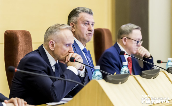Сессия Законодательного собрания установила предельный размер резервного фонда правительства Новосибирской области — он будет составлять 5,3 миллиарда рублей. Фото: Андрей Заржецкий