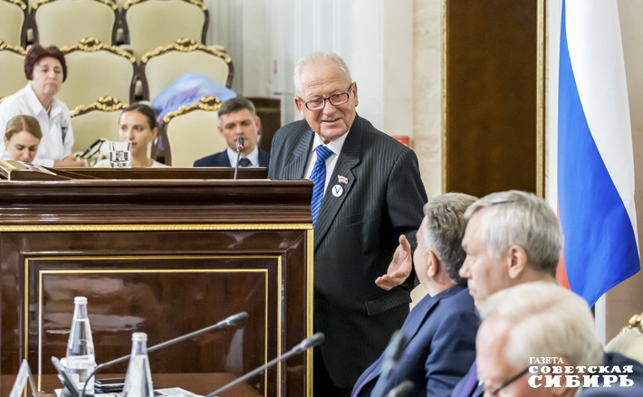 Выступление председателя Чулымского совета ветеранов Владимира Попова на очередном пленуме новосибирского областного совета ветеранов-пенсионеров войны, труда, военной службы и правоохранительных органов вызвало большой интерес. Фото: Андрей Заржецкий