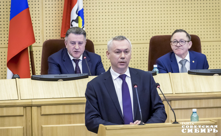 Губернатор Андрей Травников напомнил о крупных проектах в Новосибирской области, которые тоже долго готовились и активно обсуждались: СКИФ, семь поликлиник, детский реабилитационный центр, Ледовый дворец спорта. Документация всегда абсолютно доступна, открыта. Фото: Андрей Заржецкий