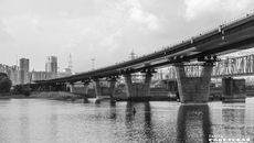 Кроме пилона моста, строители возводят сейчас десятки съездов, семь эстакад, путепровод тоннельного типа. Фото: Андрей Заржецкий
