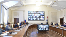Андрей Травников заострил внимание мэра Новосибирска на необходимости своевременного освоения средств и окончания работ до наступления холодов. Фото: nso.ru