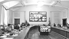 Андрей Травников заострил внимание мэра Новосибирска на необходимости своевременного освоения средств и окончания работ до наступления холодов. Фото: nso.ru