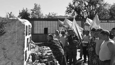 В День ВДВ ветераны-десантники Барабинска и Куйбышева почтили память своих земляков, которые отдали жизни, защищая Родину. Фото: admbaraba.nso.ru