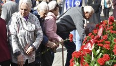 Память жертв фашистских захватчиков почтили минутой молчания. Фото: nso.ru