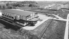 Спорткомплекс «Авиатор» станет полноценным центром единого отраслевого кластера — рядом с ним на деньги местного и областного бюджетов уже возводят хоккейную коробку. Фото: Андрей Батурин