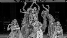 Зажигательные индийские танцы не оставили равнодушными зрителей. Фото: Андрей Заржецкий