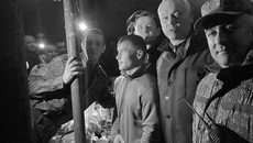 Андрей Травников: «Требуются для солдатского быта и такие дополнительные вещи, как спальный мешок, пенка-коврик или сиденье, резиновые сапоги. Они не входят в штатные нормы, но востребованы. Простые солдатские «ништяки», как говорят бойцы, они нужны, конечно же, помощь приветствуется, ведем сбор средств на приобретение таких вещей, выделяем средства из резервного фонда правительства — будем стараться обес-печить наших бойцов всем, что они запросят. Что касается снабжения со стороны Министерства обороны, могу заверить — штатное обмундирование все будет выдано».