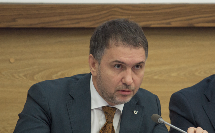 Дмитрий Асанцев считает, что в условиях, в которых находится сейчас государство, не нужно пышное празднование Нового года, даже несмотря на то, что Новосибирск в этом году — новогодняя столица России. Фото предоставлено пресс-службой Совета депутатов города Новосибирска
